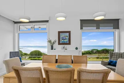 Image de Mavi Beach House - Stylish home opposite beach