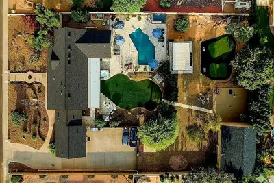 Image de Prime Location! 5000Sq'-Acre Pool/Game Room/Hot Tub/Putting Green/197+ 5★ratings