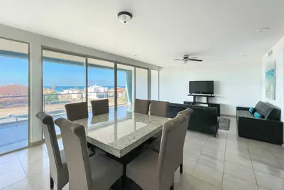Image de Unwind in a Modern Condo with Stunning View #303