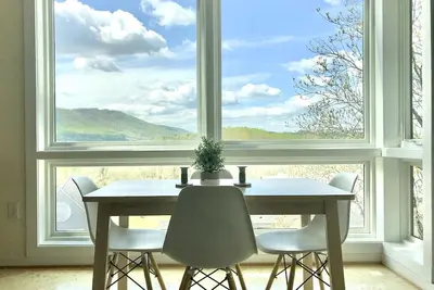Greensview Apt | 2 Bedroom, 2 Bath - Beautiful views!