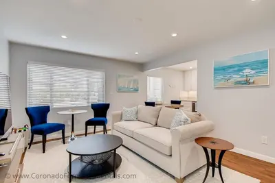 Image de New Modern Island Getaway, sleeps 6, Dog Friendly!