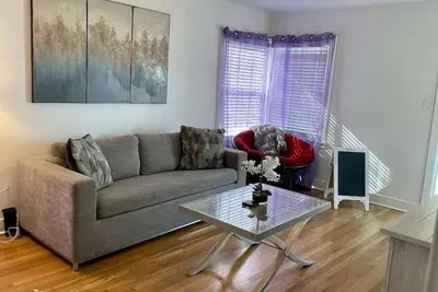 Image de Large Fenced Yard, Pool Table, Disney Central