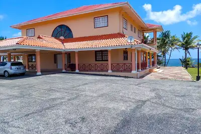Image de Large Pool & Beach House in a Family Friendly Environment