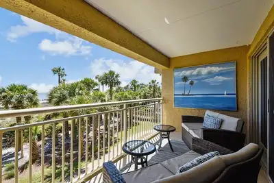 Image de 409 Captain's Walk - Coastal Living with Direct Oceanfront Views!