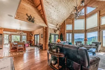 Image de Heaven's Peak-Closer to Heaven- w/ Hot Tub & A/C!