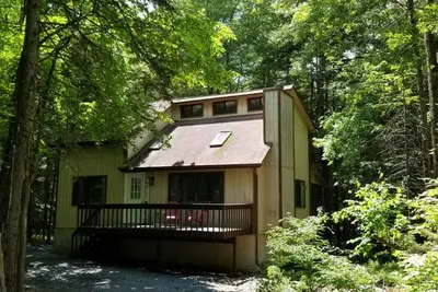Image de Newly Renovated Private Serene Cabin walking distance to lake and pool