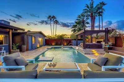 Image de Old Town Scottsdale Oasis w/ Heated Pool, Hot Tub, Fire Pit, Arcade & Bbq Grill