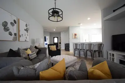 Image de Beautiful 4 Bed Home w/Pool 20 Min from Disney