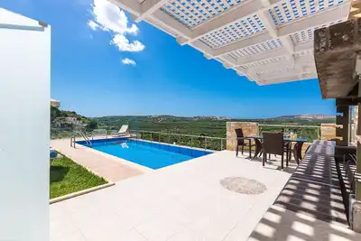 Image de Kampos Villa Ii, Heated Pool, Walking distance to Tavern, Shared Playground