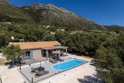 Image de A beautiful country house surrounded by olive trees.