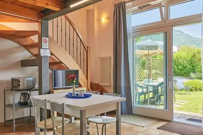 Image de Appartement dans une maison de vacances avec Wifi, climatisation, Tv, patio, animaux admis, parking