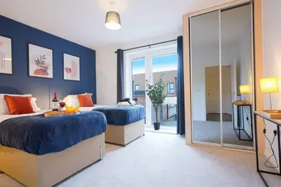 Image de Cosy City Centre • Balcony • Free Parking • Fast WiFi