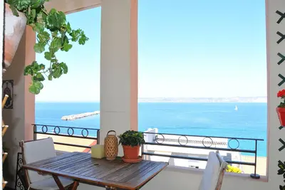 Face à la mer, dans résidence standing, 2 min à pied  plage des Catalans parking