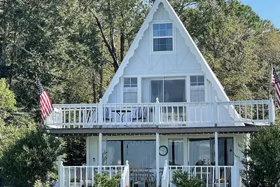 Image de Cottage on the Lake