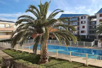 Image de Residence Le Riviera Le Lavandou avec belle piscine et plage à 500m