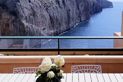 Image de Duplex penthouse with stunning views in front of the Mascarat beach