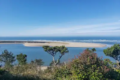 Image de Immaculate home with breathtaking views of Netarts Bay and Ocean!