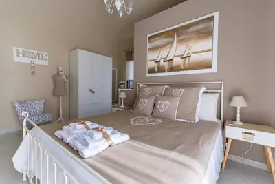 Casa Dolce Casa - Guest House - \"Romantic\" Room on the Via delle Ceramiche