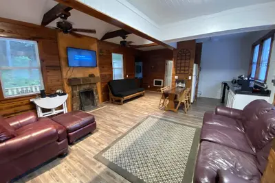 Image de Cabin mountain side deck and privacy. Boat parking with electric and water.