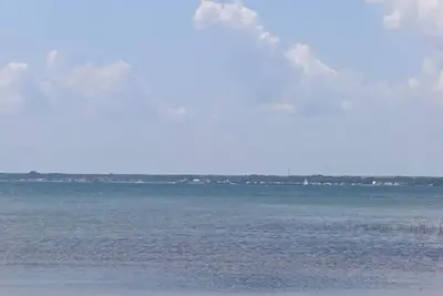 Image de (Elm) Cozy Lakeside 2 Bed 2 Bath Cottage - Pets Ok