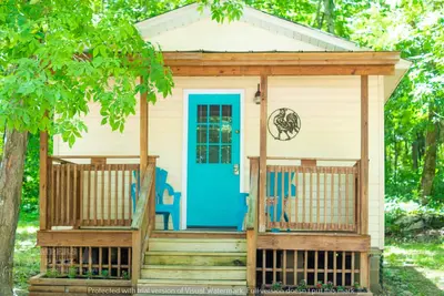 Image de Nashville, Franklin, Brentwood, Spring Hill - Rustic Cabin 4 Campers Rv Park