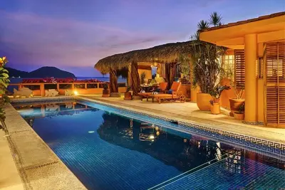 Image de Rarely Available- Casa Quixote - Beachfront Estate