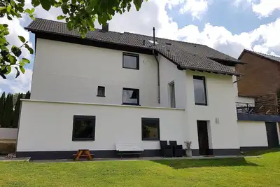 Image de Große, und Luxe Renovierte Wohnung mit Sauna/garten, Garage und Kinderspielplatz