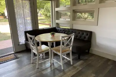 Image de Harbor Country Cottage with private beach access