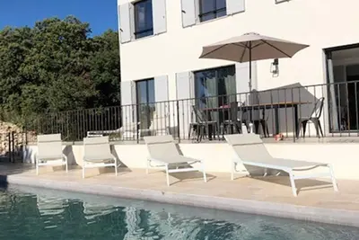 Venasque : maison familiale avec superbe vue