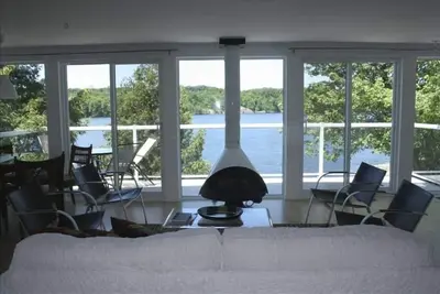 Image de Lakefront génial: 2 br moderne, c / a, frplace, vue