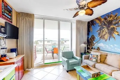Image de Vibrant Tropical Beach Getaway Including 2 Chairs and Umbrella