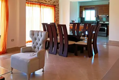 Image de Top-floor 3bd quiet Sosua condo wih large pool, Wifi, Bbq, A\/C, Cable Tv