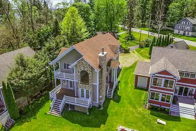 Image de Beautiful home in protected cove on Keuka Lake!