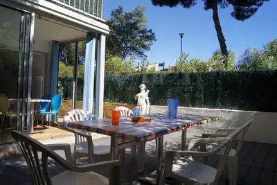 Image de Lara 6 - Grand T2 rez-de-jardin Terrasse ombragée Loggia Wc indép Parking