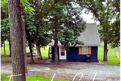 Image de Fireside Cabin – a cozy retreat at Truman Lake – relax and unwind! Pet friendly!