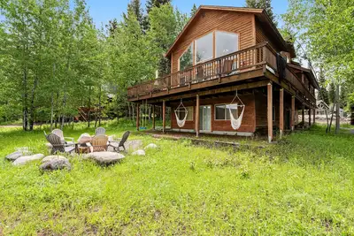 Image de Spacious home with game room, furnished deck & golf course view