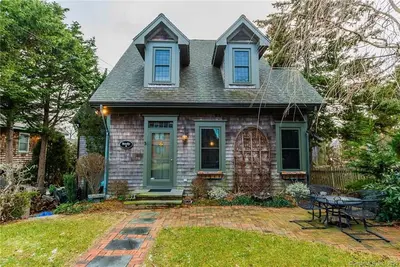 Image de Charming Cape with Hot Tub, Private Beaches Near Mystic!