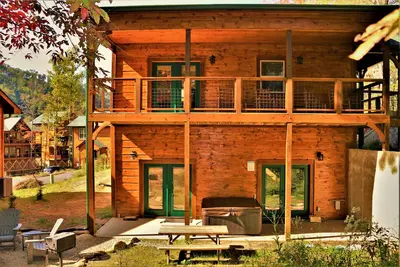 ♥ of Smokys Getaway Retreat- Brand New Fully furnished cabin w/ luxury amenities
