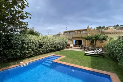 Image de Location de maison de village avec piscine à Begur, Centre