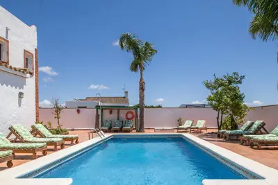 Image de Villa Mayo avec piscine privée - famille