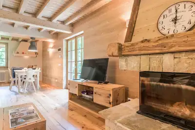 Image de Magnifique châlet dell'Orso avec Wi-Fi, bain à remous et jardin privé