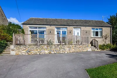 Low Bank, pet friendly, with a garden in Austwick
