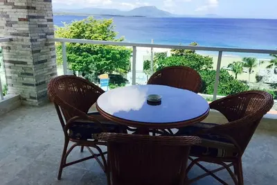 Image de Sea-views 2bd 2bth steps from sandy beach and shops, fully equipped
