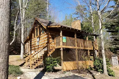 Image de Secluded Romantic Log Cabin Hot tub, budget friendly