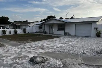 Image de The Holiday Hideaway spared by hurricanes.