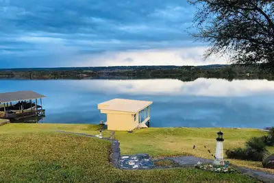 Image de Lake Front property on Inks Lake with beautiful lake views /dock/swimming area.