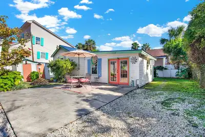 Image de Charming, ground built cottage