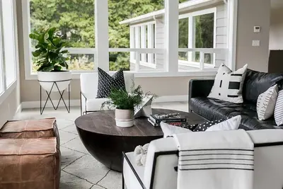 Image de Sleeps 12! Spectacular Modern Designer Home on Golf Course with Stunning Views