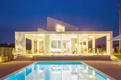 Image de Villa Arillà: pool, padel, sea and relaxation Cin: It088009b47poz4sun