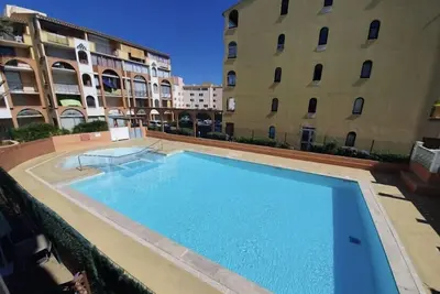 Image de appartement T2 climatisé avec piscine proche de la grande plage richelieu